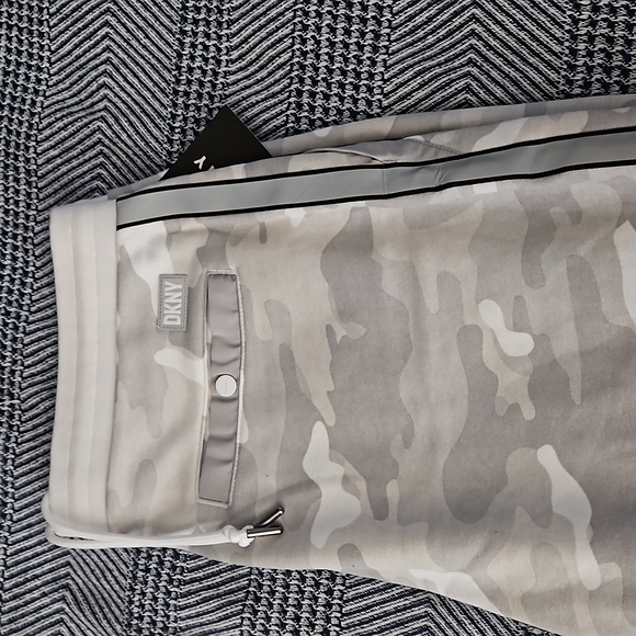 DKNY SET-Mens Camo Sweatshirt & Joggers.New w/ Tags!! - Picture 7 of 8